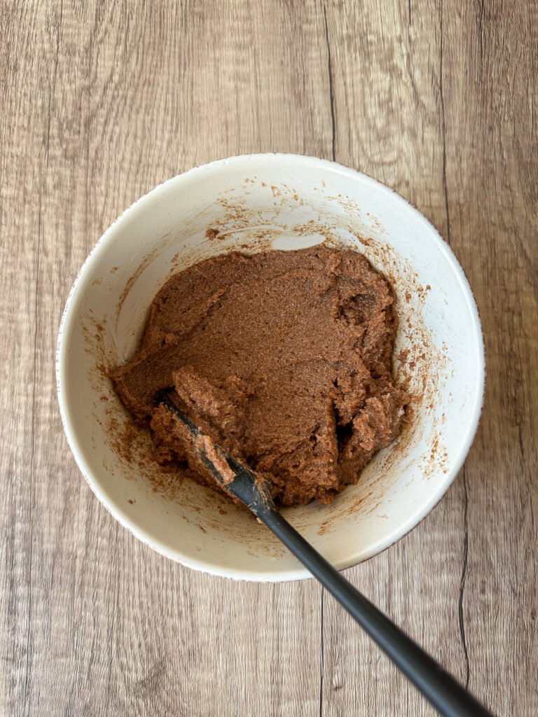 Prepare cinnamon sugar paste