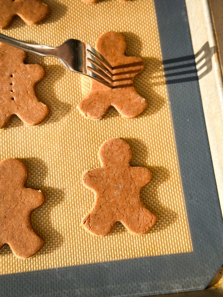 Dock crackers with a fork or toothpick