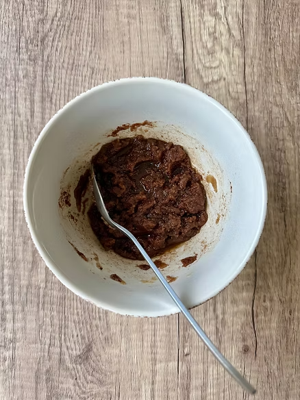 Make the cinnamon sugar paste