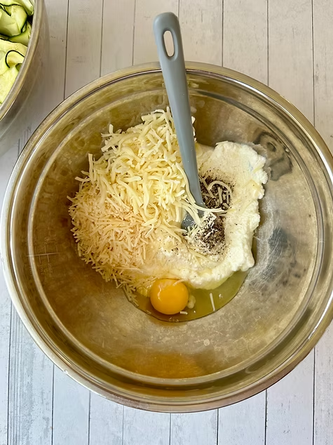 Make ricotta cheese filling.