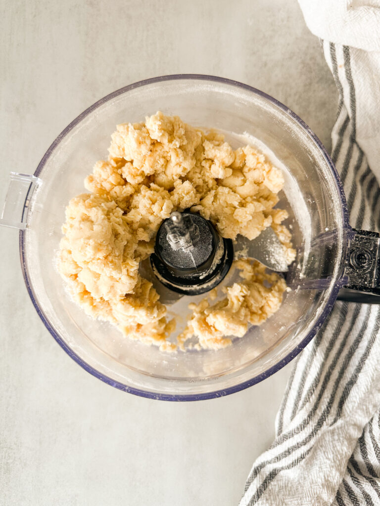 Pulse to form a pie dough