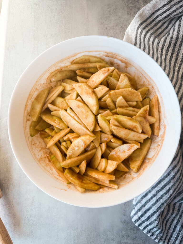 Add filling ingredients and coat the apples well