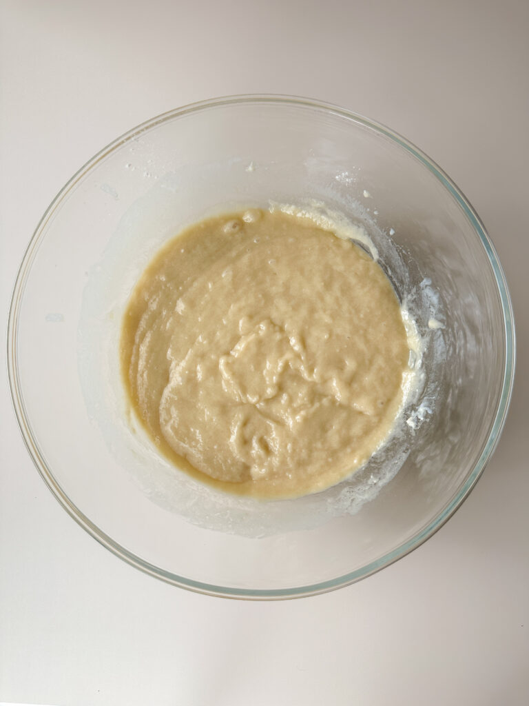 Combine the base of the cake loosely